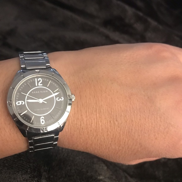 Anne Klein - Picture 3 of 3